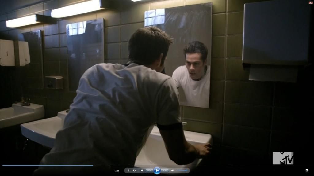 photo 1024px-Teen_Wolf_Season_3_Episode_14_More_Bad_Than_Good_Dylan_Obrien_Stiles_Stilinski_Panick_Attack_zps3f71785a.jpg
