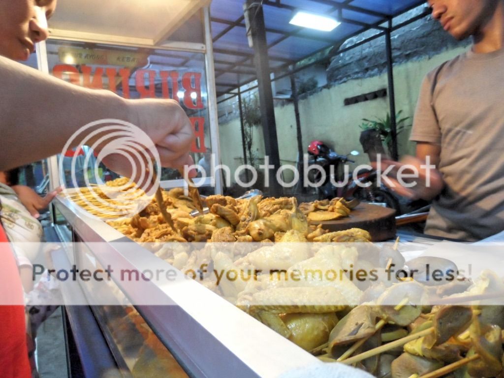 penjual burung belibis goreng di jatiwarna, pondokgede, bekasi